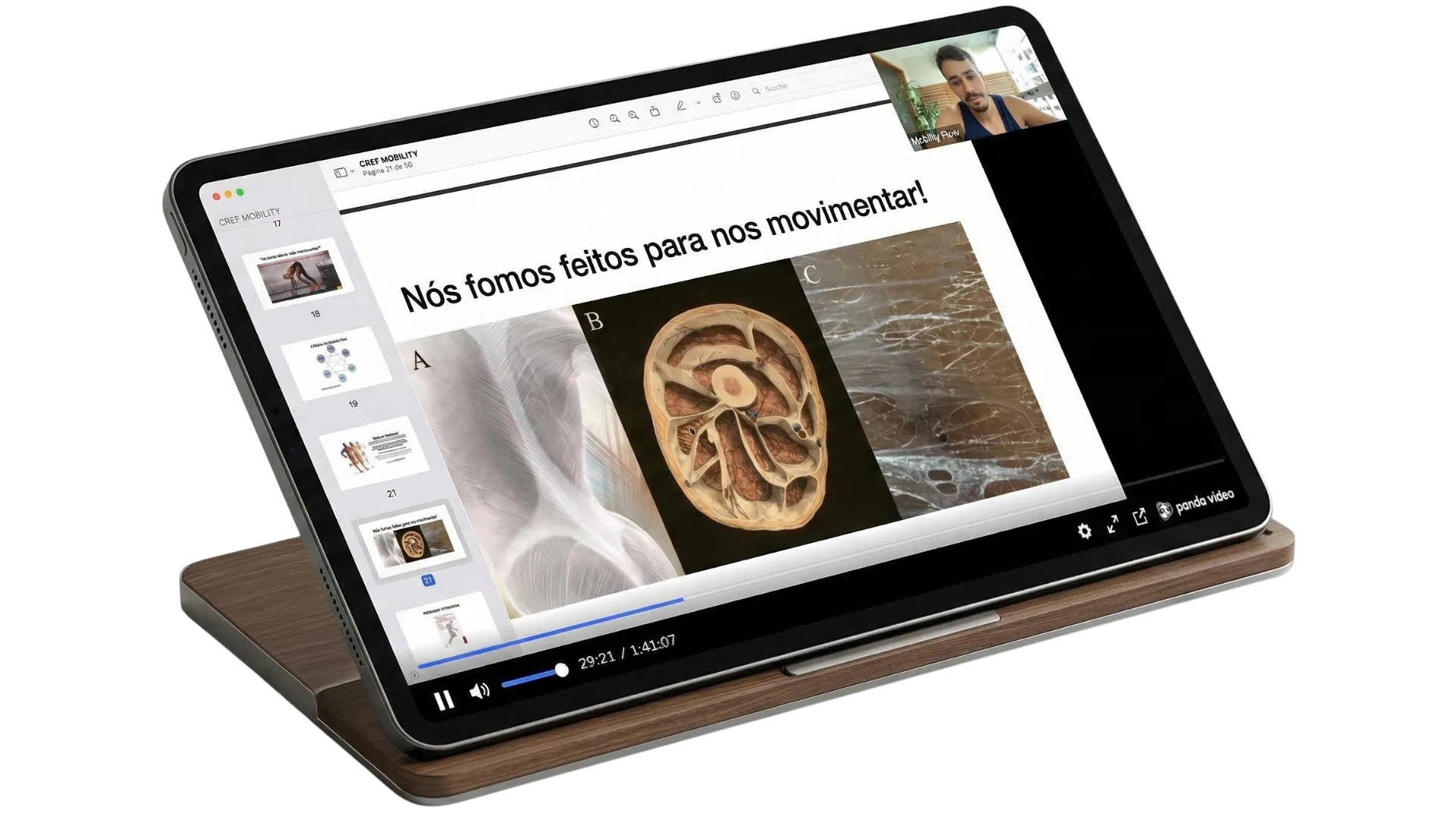 Tablet exibindo uma aula da Masterclass Warm-Up em andamento